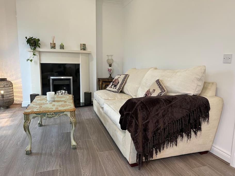 Cosy 2 Double Bed Apartment Swords Eksteriør billede